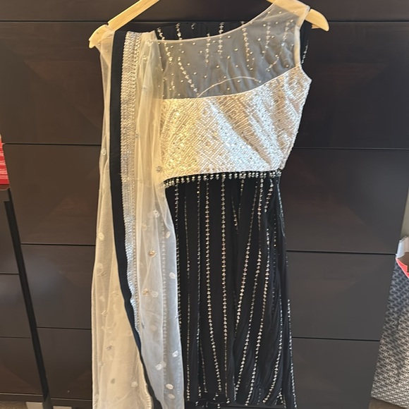 Brand new never worn beautiful black and silver lengha. Come with dupatta - Picture 5 of 7
